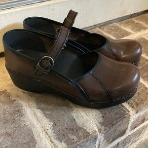 Dansko Patent Leather Brown Mary Janes EU 38